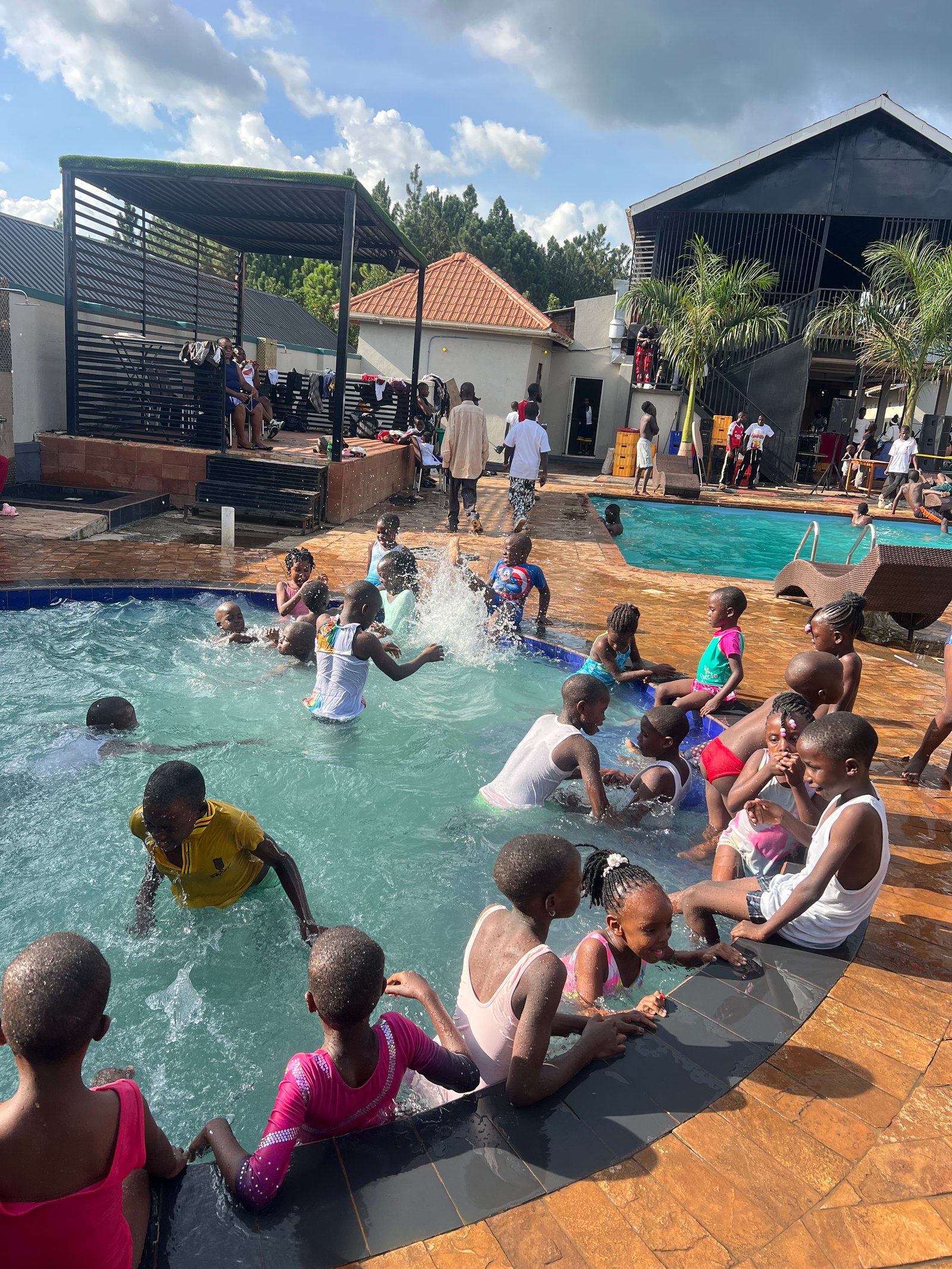 Kids swimming 